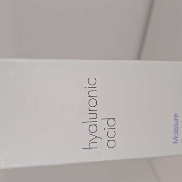 Hyaluronic Acid Moisture Emulsion - White - Picture 3 of 9